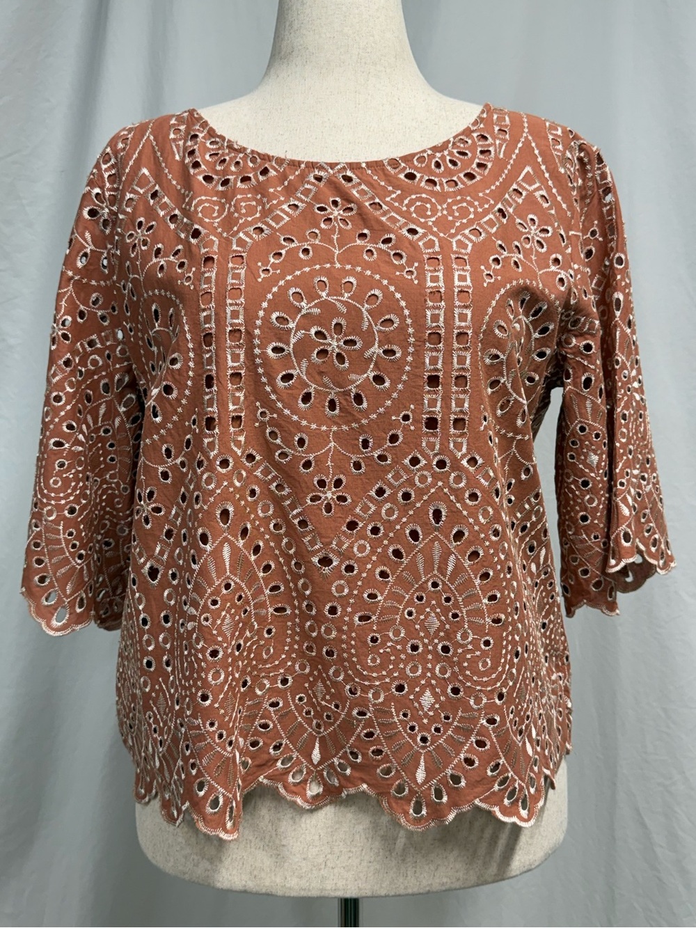 Ann Taylor Factory Coral 100’% Cotton Embroidered Eyelet Blouse